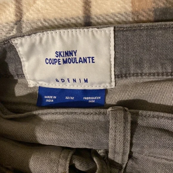 Skinny Grey Ripped Denim - Picture 3 of 6